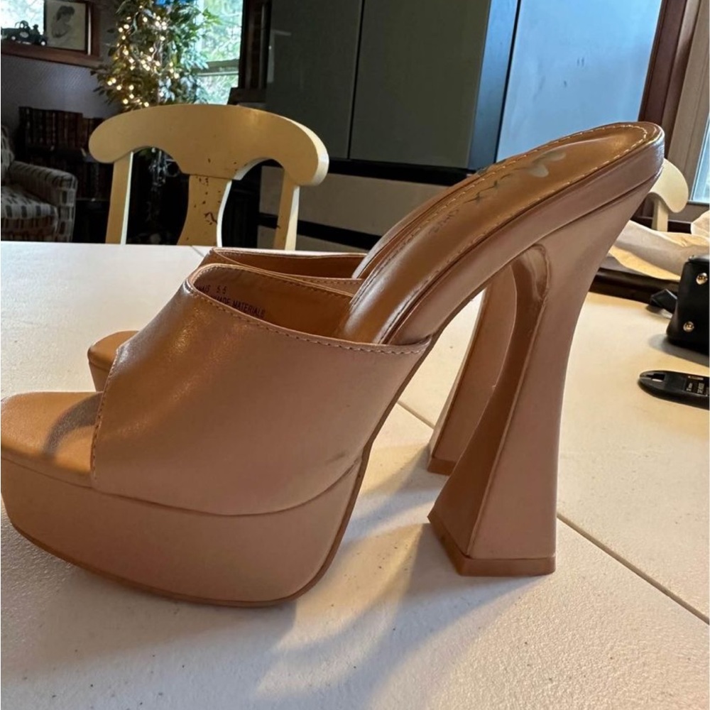 Mixx Shuz Nude High Heels Peep Toe 5.5